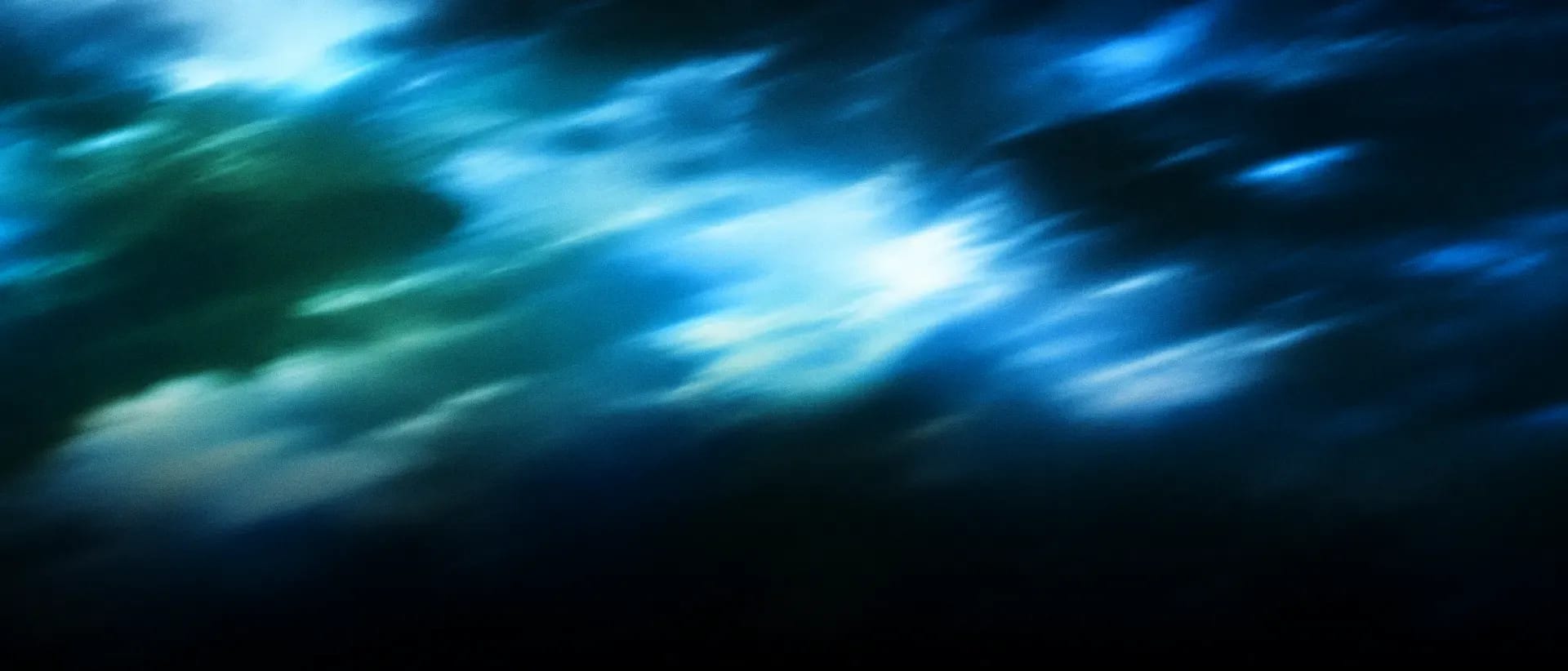 Lumière bleue floue en mouvement